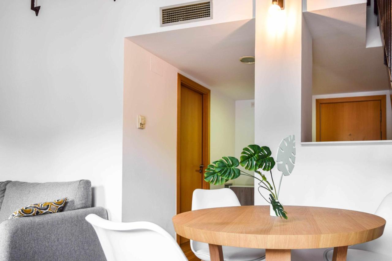 Loft Besalu Alojamiento Centrico Y Acogedor エクステリア 写真